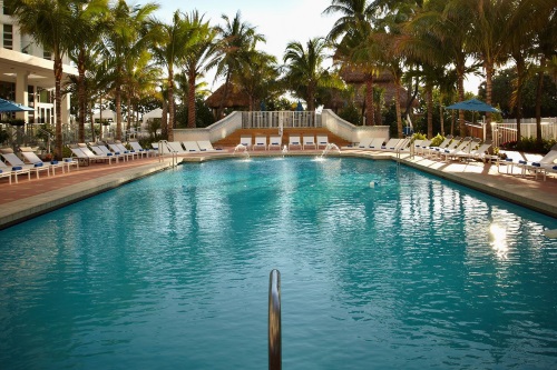 Courtyard Cadillac Miami Beach Oceanfront zwembad 2